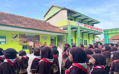 MI UNGGULAN MA’ARIF NU GELAR UPACARA PERINGATAN HARI PRAMUKA KE-64 TAHUN 2025
